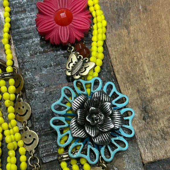 Lucky Brand Yellow and Pink Multi-Strand Smiley Face Necklace Preloved - Picture 6 of 9